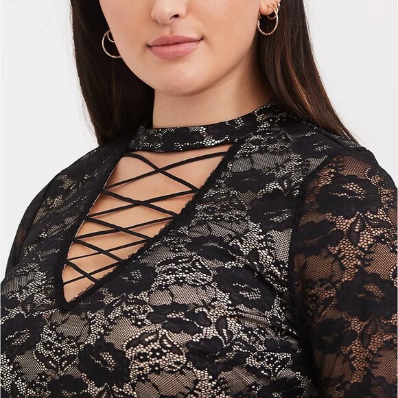 🆕 2X TORRID BLACK LACE LATTICE PEPLUM TOP - Picture 3 of 5